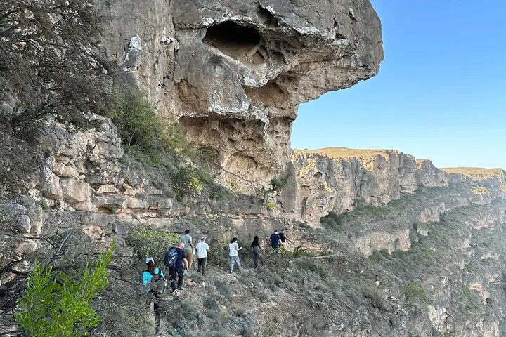 Oman Hiking Adventure – Guided Tours from 30 OMR (Incl. Snacks & Drinks)